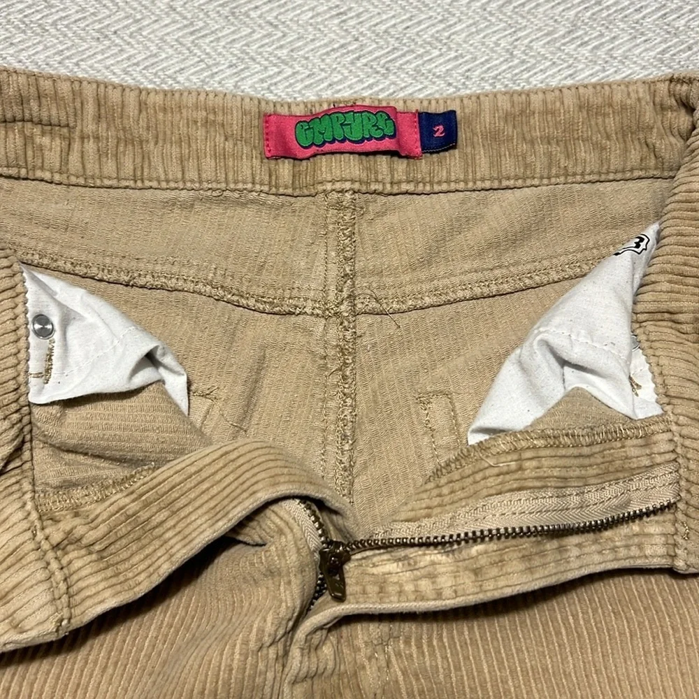 EMPYRE high rise Tan Corduroy Shorts. Size 2 - Picture 8 of 10